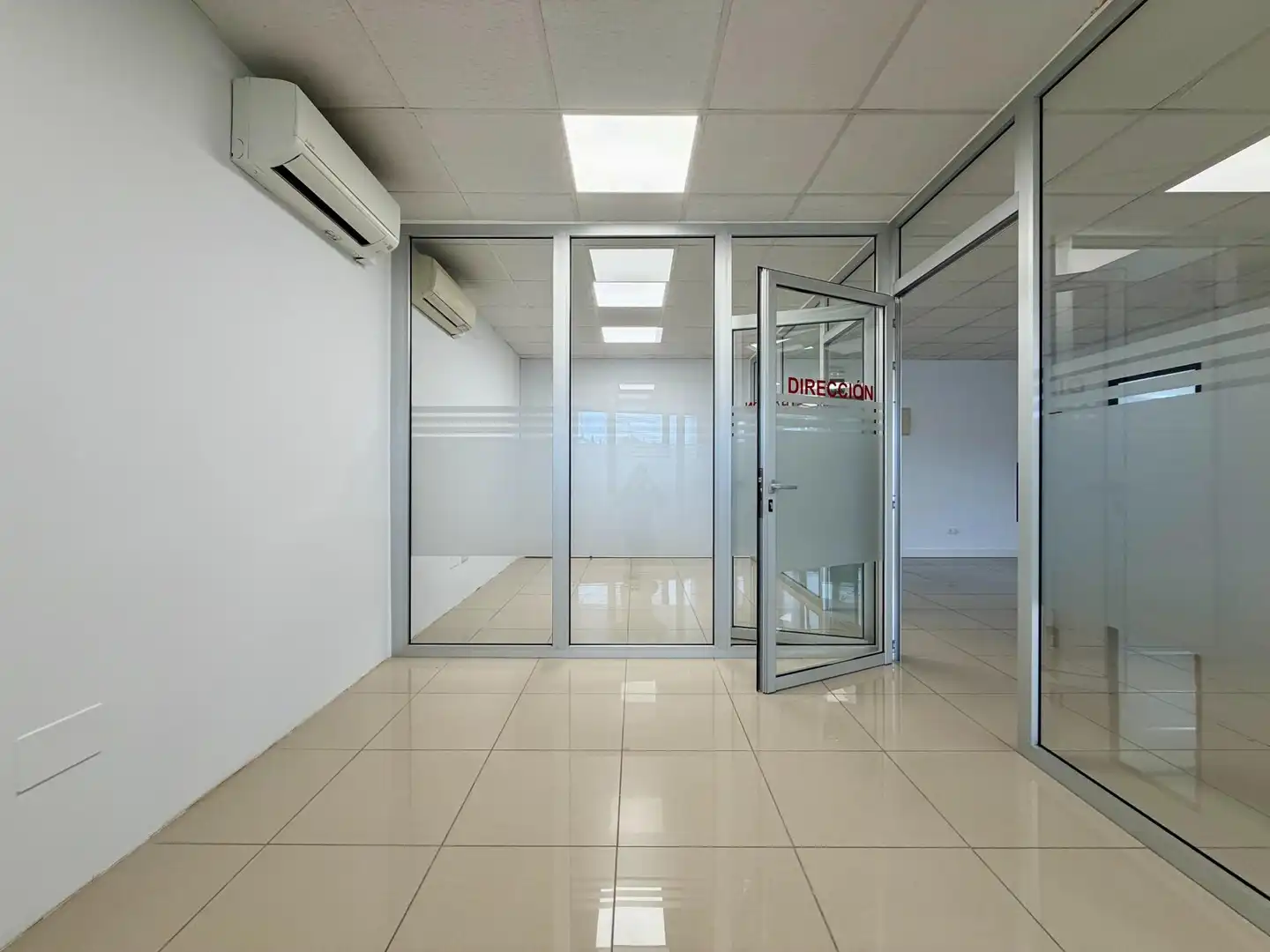 Oficina de alquiler en Igollo