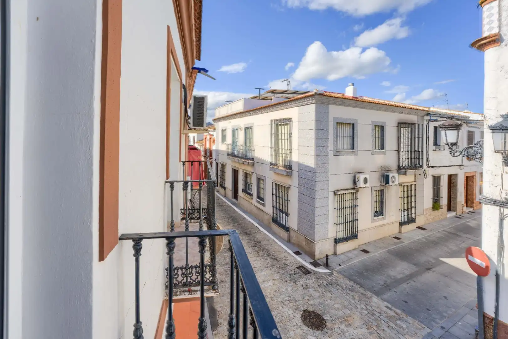 Vista exterior de Casa adosada en venta en La Palma del Condado con Aire acondicionado, Calefacción y Terraza