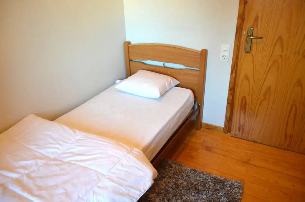 Habitación de Apartamento de alquiler en Alp con Calefacción, Parquet y Terraza