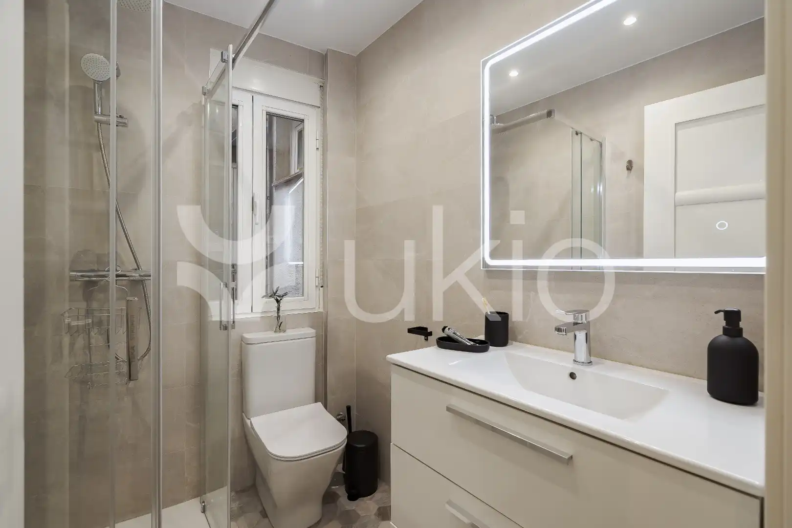 Badezimmer von Wohnungen zur Miete in Madrid mit Klimaanlage, Heizung und Möbliert