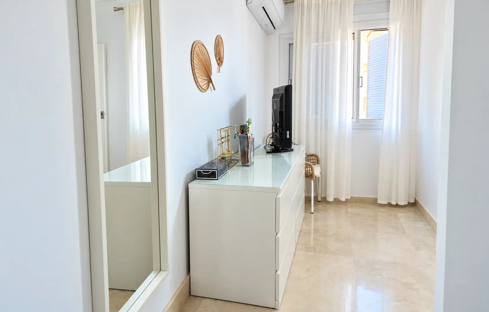 Dormitori de Apartament en venda en Manilva amb Aire condicionat, Terrassa i Traster