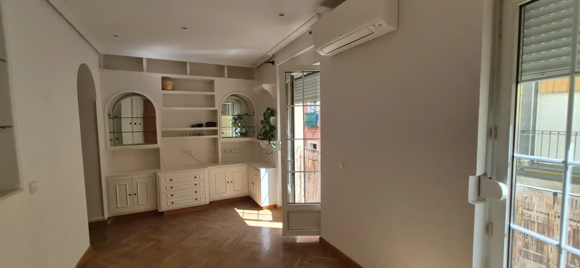 Living room of Flat for rent in Madrid  with Air Conditioner, Heating and Parquet flooring