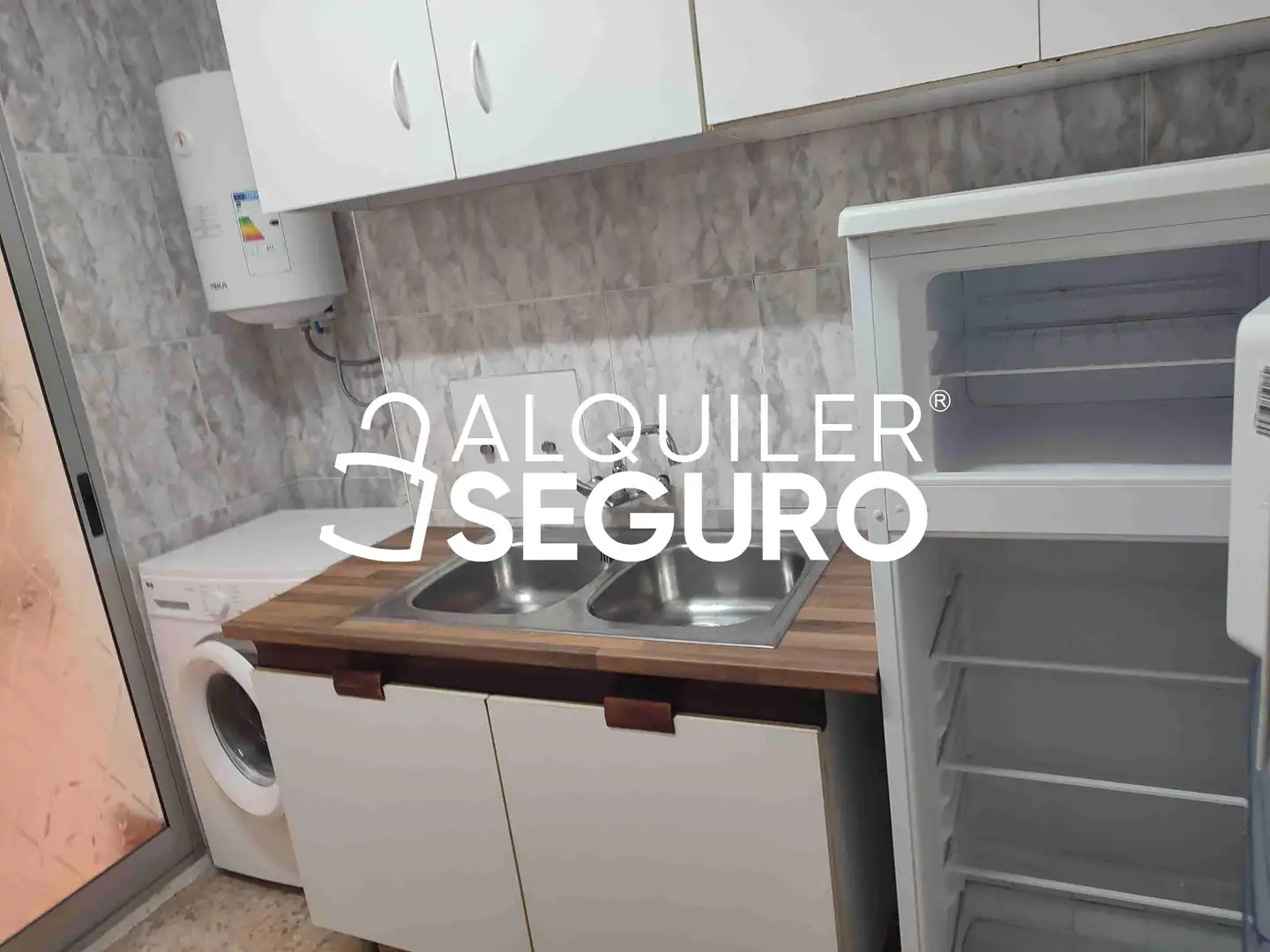 Kitchen of Flat for rent in Zaragoza  with Heating, Terrace and Storage room