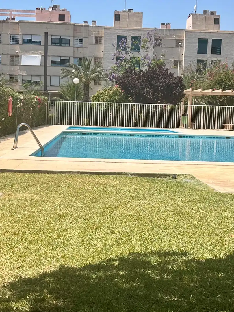Maison mitoyenne avec terrasse à vendre à Calle Pediatra Don Andrés Bru Ibarra