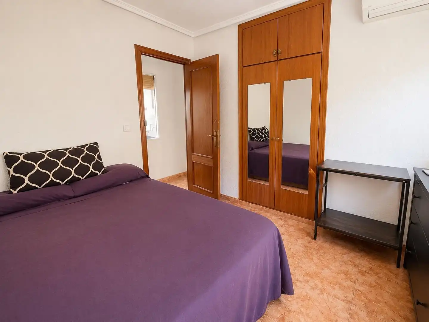 Bedroom of Flat for sale in Valencia  with Air Conditioner, Terrace and Furnished