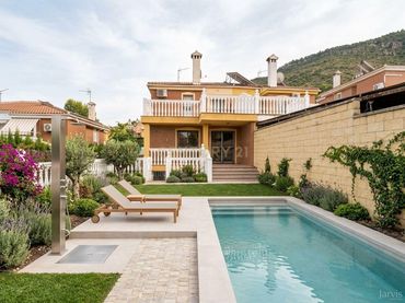 Casa amb jardí en venda a Av. Solidaridad, 21, 29130 Alhaurín de la Torre, Málaga, Spain