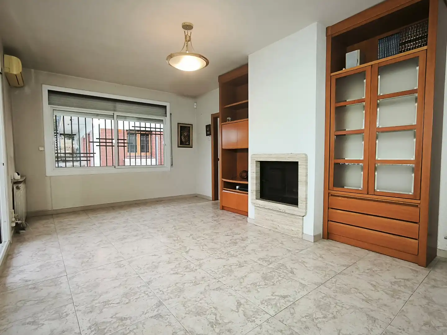 Sala d'estar de Casa o xalet en venda en Lliçà d'Amunt amb Aire condicionat, Calefacció i Jardí privat