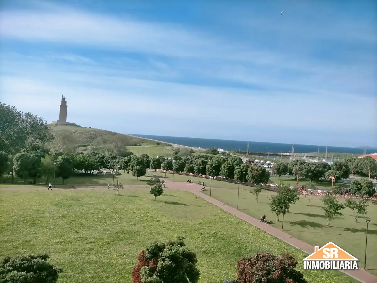 Vista exterior de Pis de lloguer en A Coruña Capital  amb Moblat, Forn i Rentadora