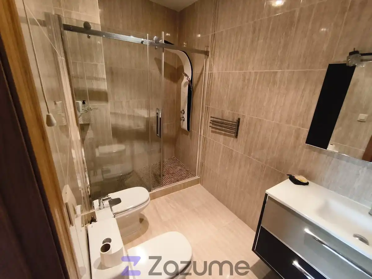 Baño de Piso de alquiler en Valencia con Aire acondicionado, Terraza y Horno