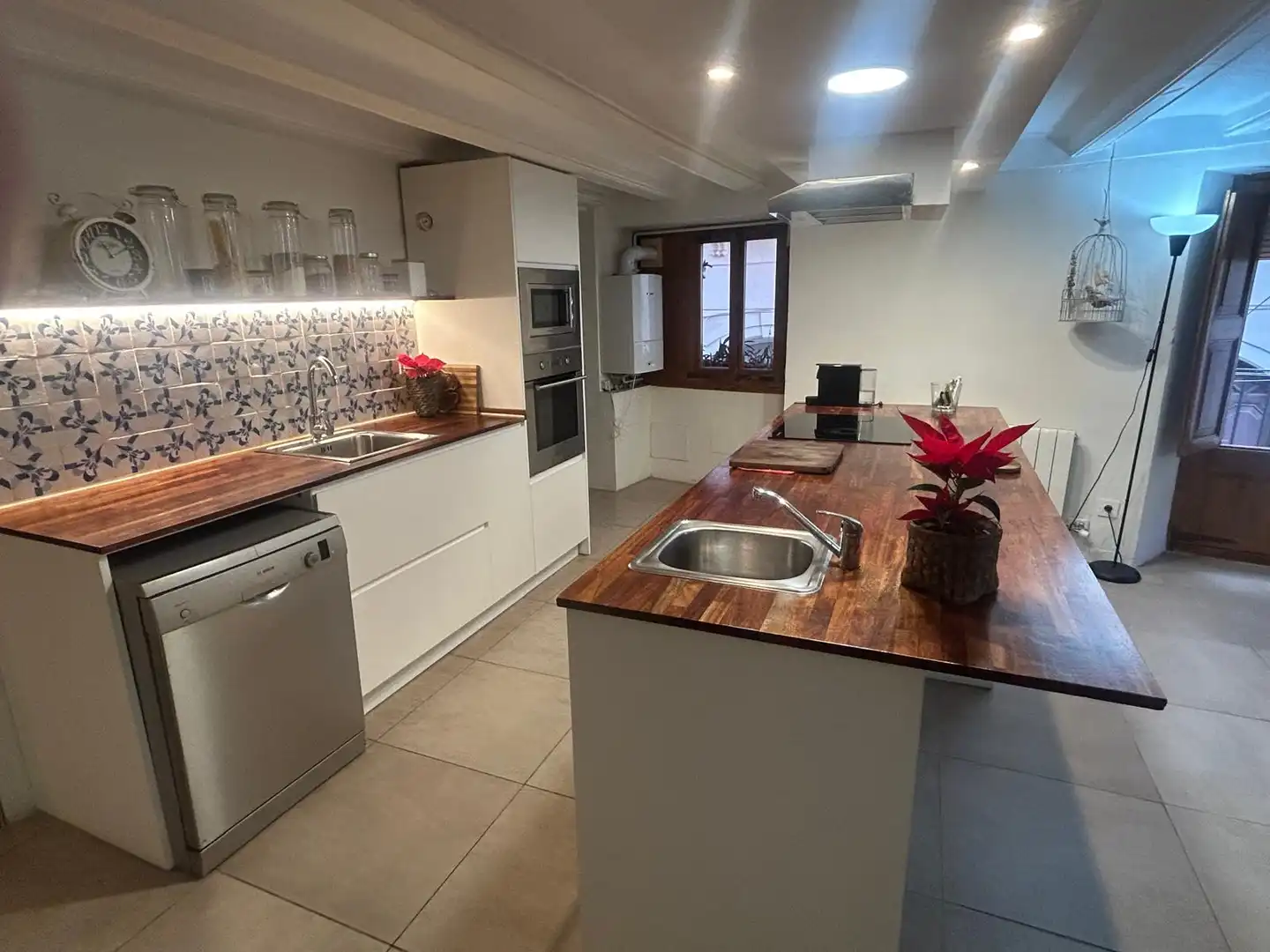 Cocina de Piso en venta en Vilanova i la Geltrú con Microondas y Balcón