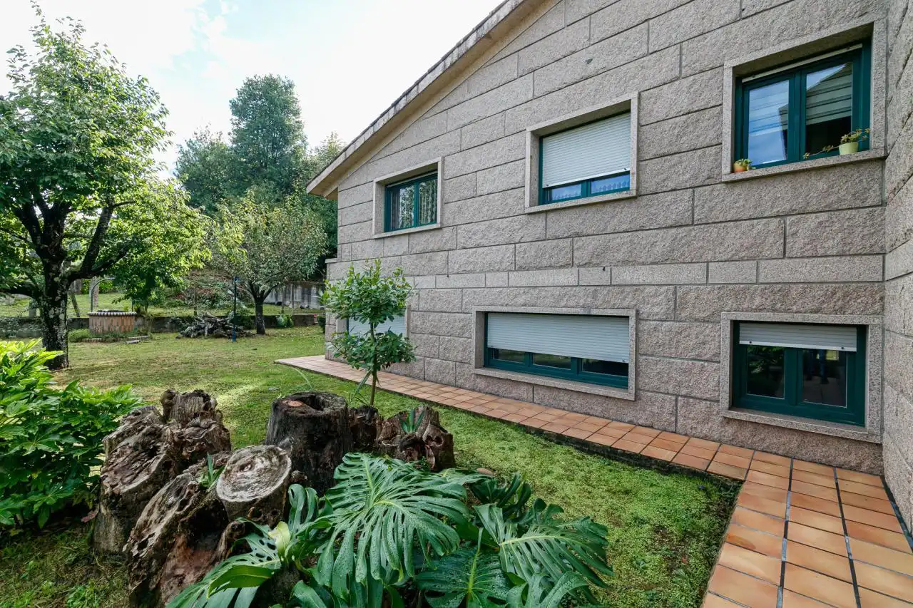 Vista exterior de Casa o chalet en venta en Vigo  con Calefacción, Jardín privado y Parquet