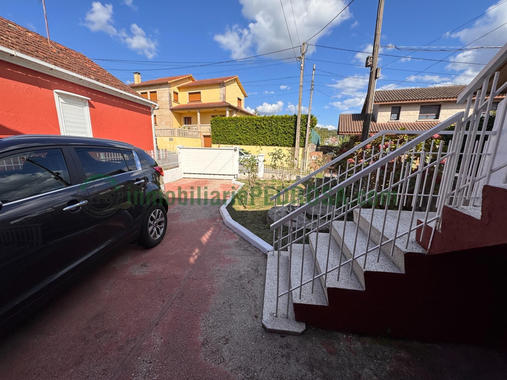 Exterior view of House or chalet for sale in Pontevedra Capital   with Heating and Private garden