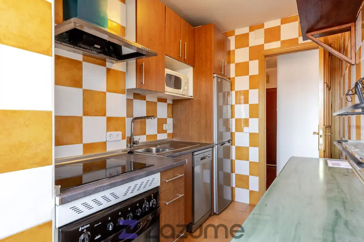 Cocina de Piso de alquiler en Madrid con Calefacción, Amueblado y Horno