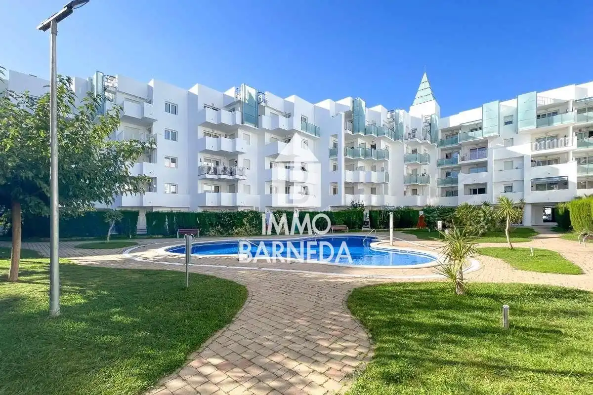 Exterior view of Flat for sale in Roses  with Heating, Terrace and Swimming Pool