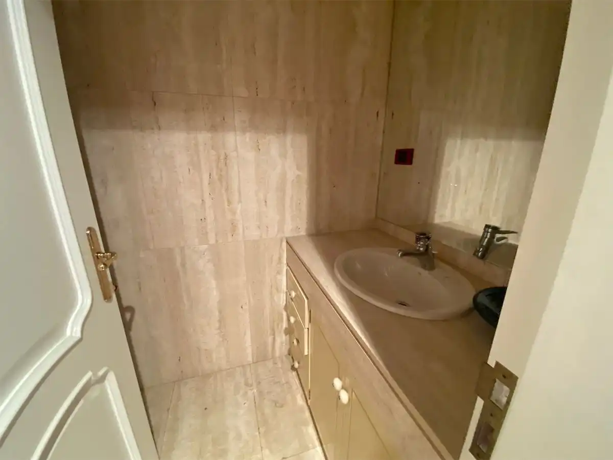 Baño de Piso en venta en Oviedo  con Calefacción
