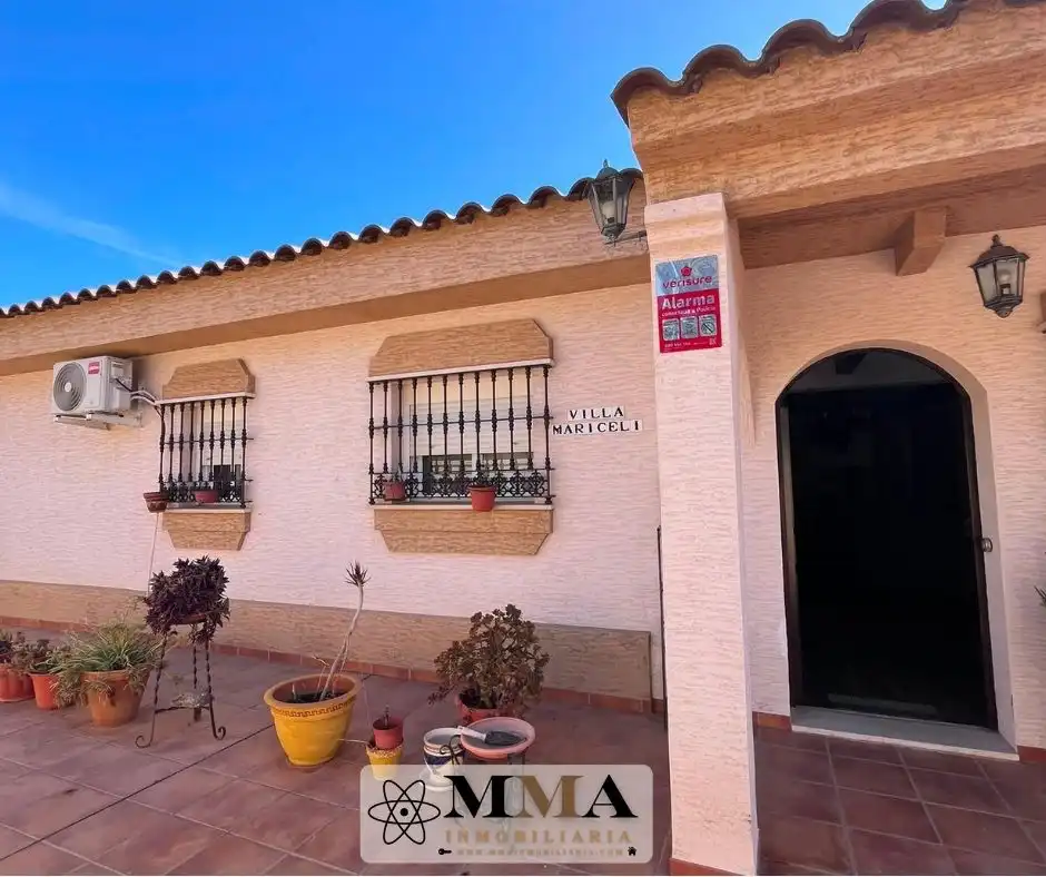 Vista exterior de Casa o chalet en venta en Isla Cristina con Aire acondicionado, Jardín privado y Terraza