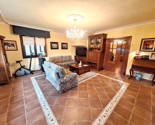 Sala d'estar de Casa o xalet en venda en Alegría-Dulantzi amb Calefacció, Jardí privat i Parquet