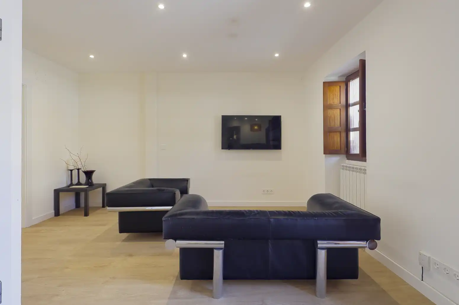 Sala d'estar de Casa adosada en venda en Oviedo  amb Calefacció