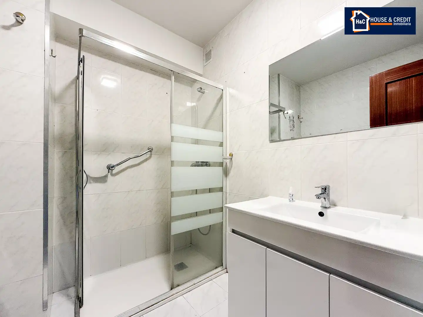 Bathroom of Flat for rent in Madrid  with Air Conditioner, Heating and Parquet flooring