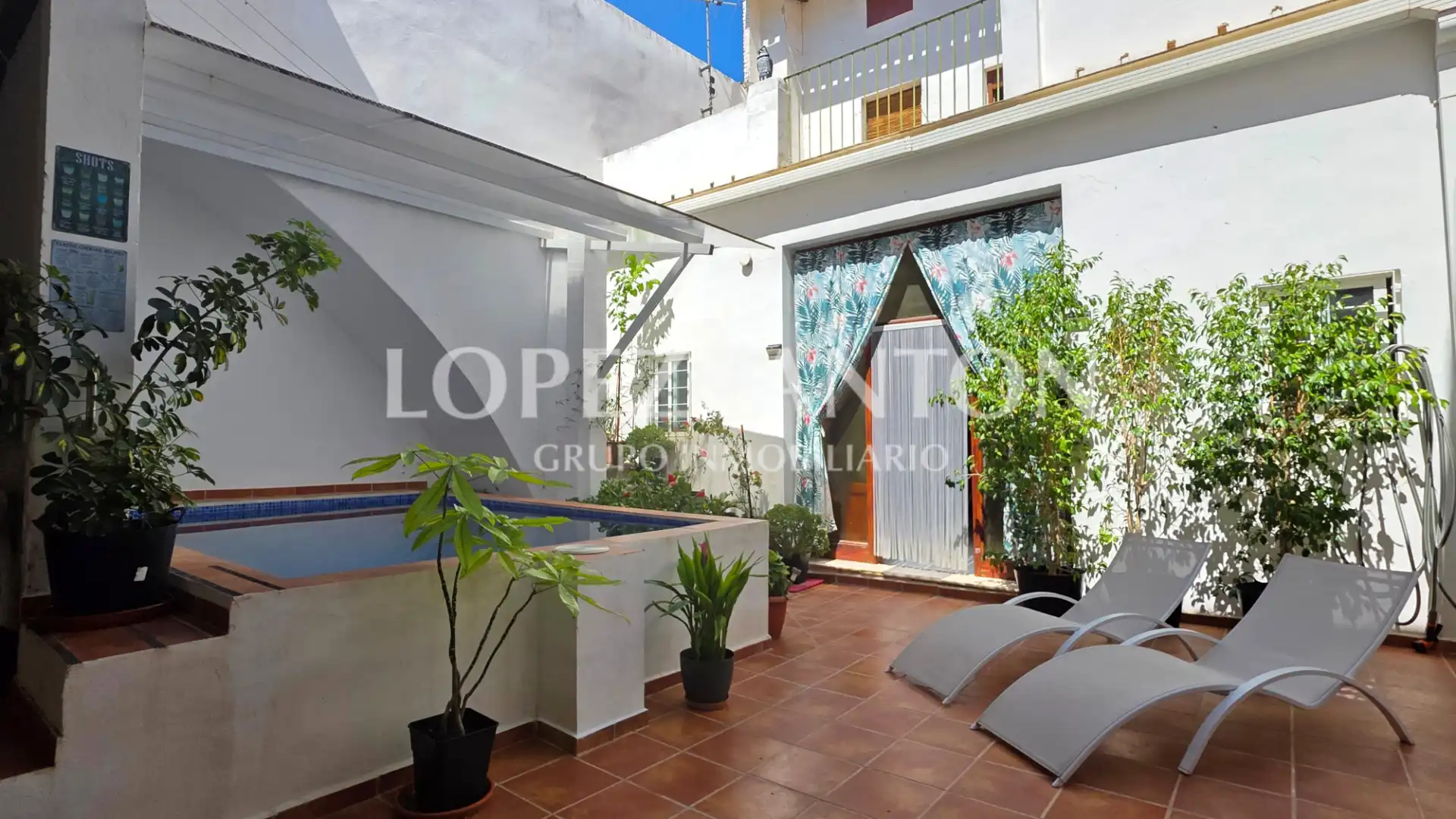 Garden of Detached homes for sale in La Pobla de Vallbona  with Air Conditioner, Terrace and Swimming Pool