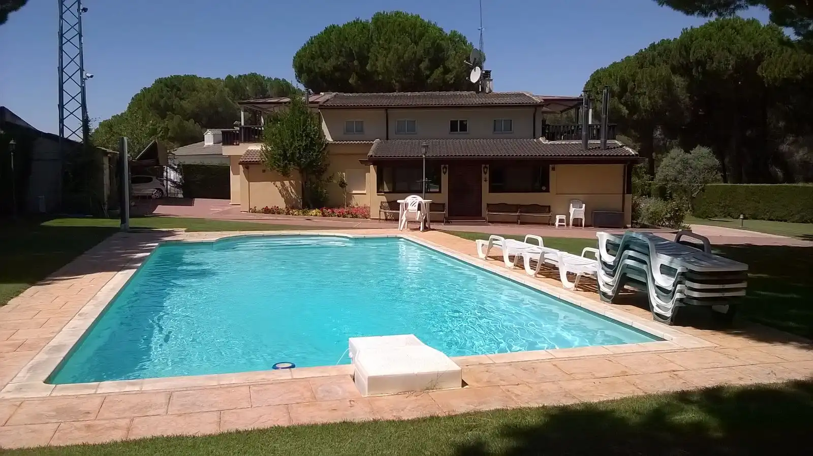 Swimming pool of Houses for sale in Laguna de Duero  with Terrace, Storage room and Swimming Pool