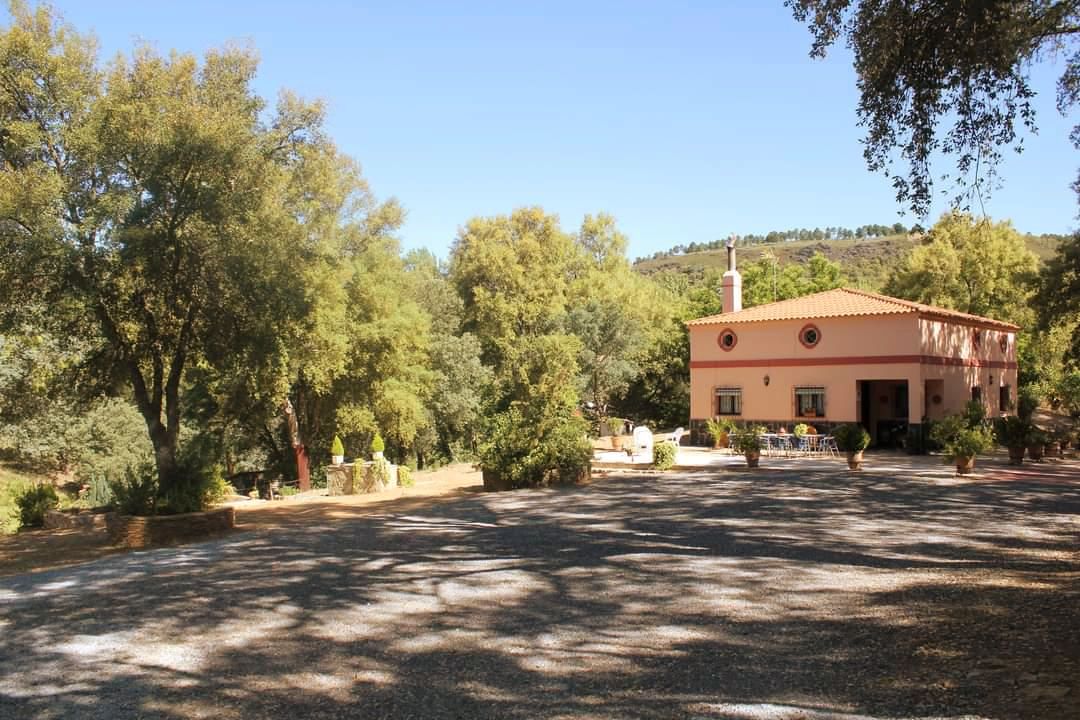 Vista exterior de Finca rústica en venda en Cortelazor amb Jardí privat, Terrassa i Alarma