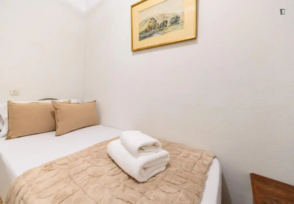 Dormitori de Apartament de lloguer en Madrid amb Aire condicionat, Moblat i Forn
