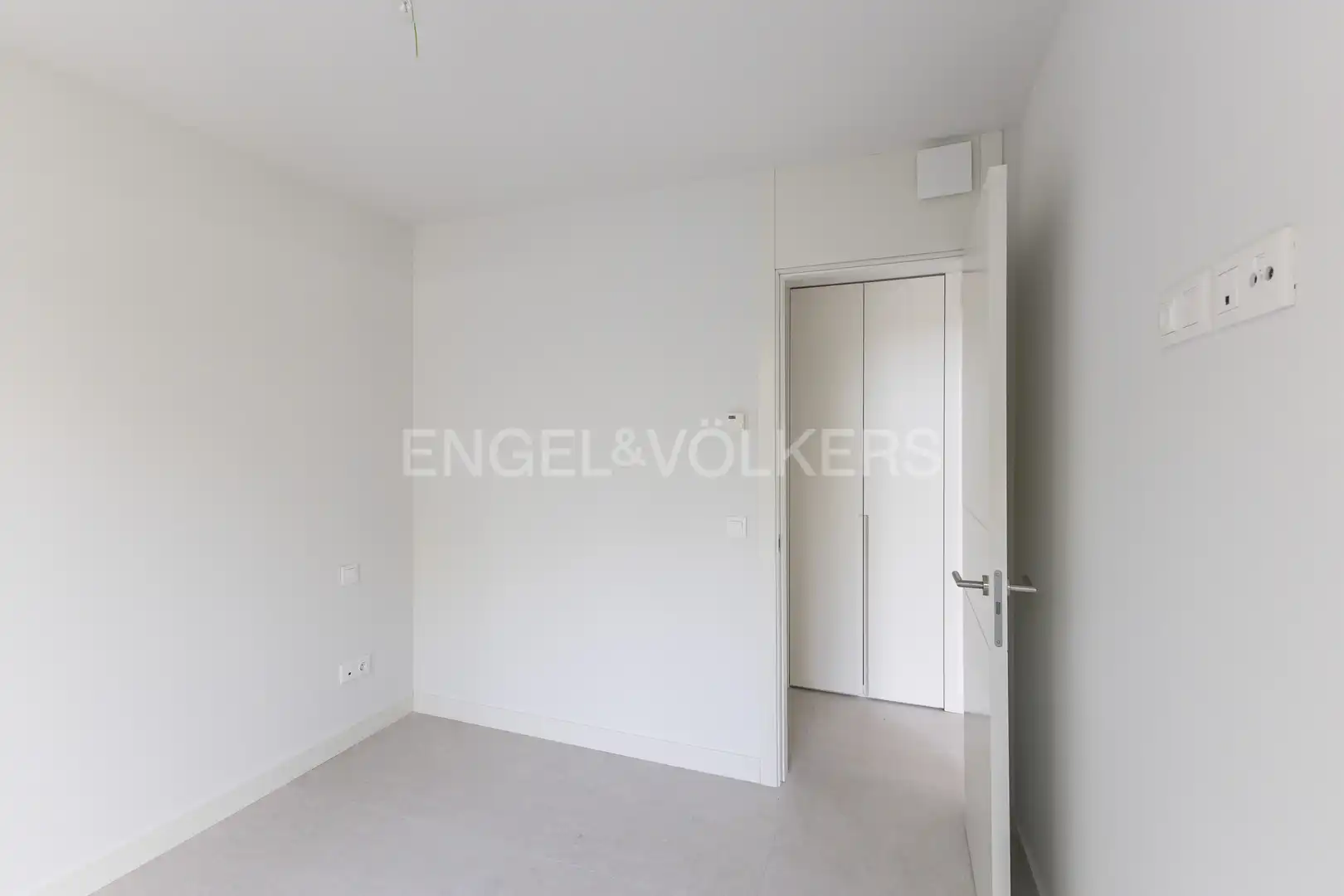 Habitación de Dúplex en venta en Madrid con Calefacción, Terraza y Trastero