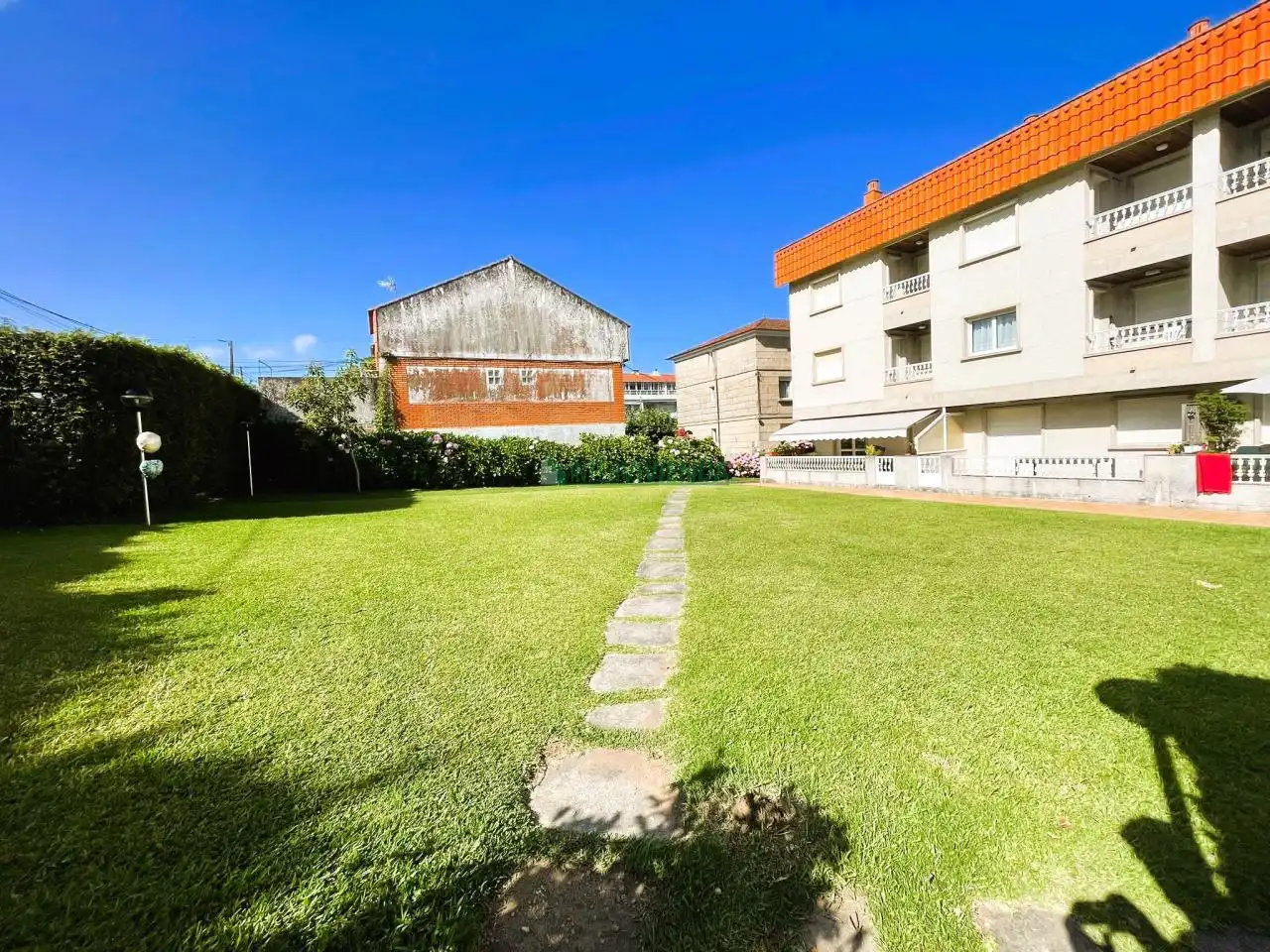Vista exterior de Planta baja en venta en Nigrán con Terraza, Trastero y Balcón