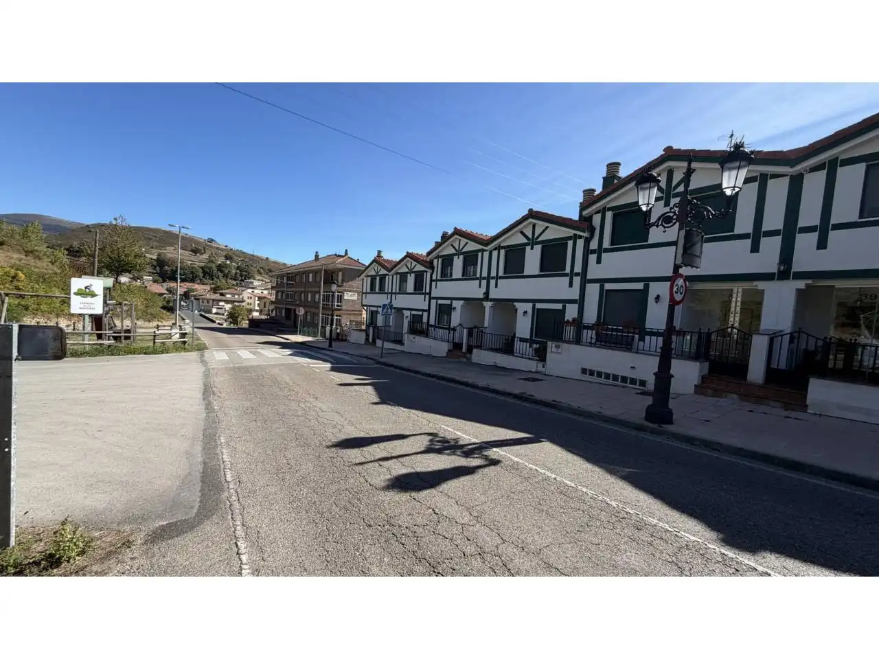 Vista exterior de Casa adosada en venda en Espinosa de los Monteros, Burgos