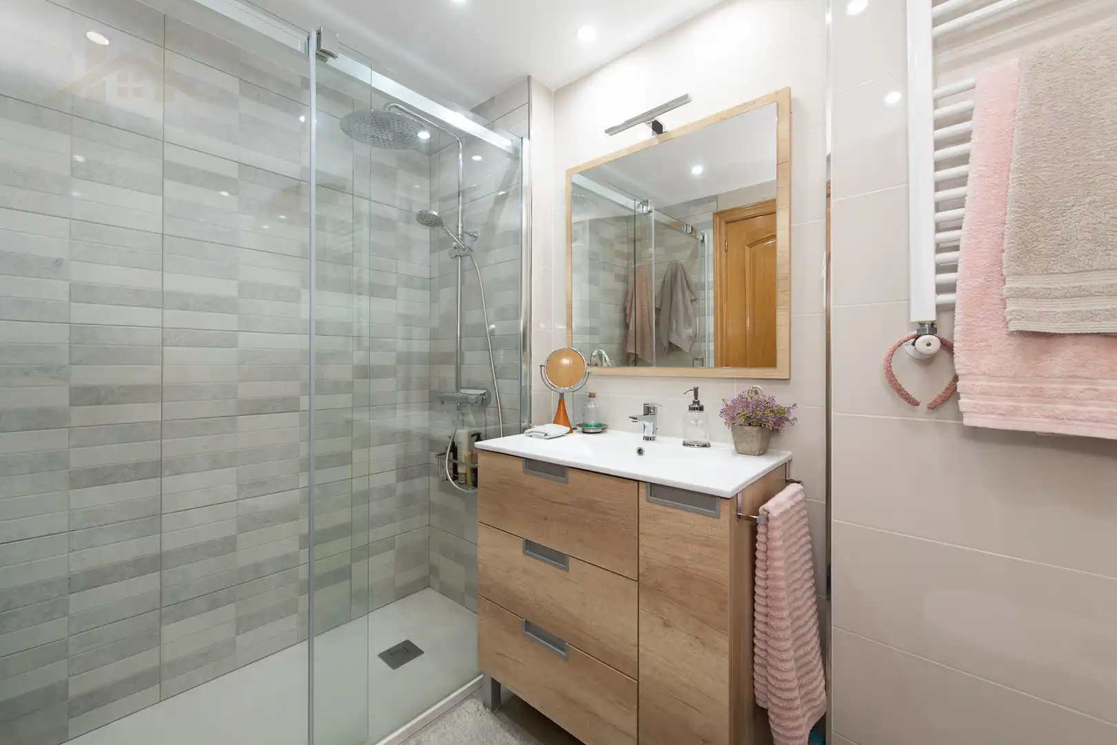 Bathroom of Flat for sale in Alcorcón  with Air Conditioner, Heating and Community pool