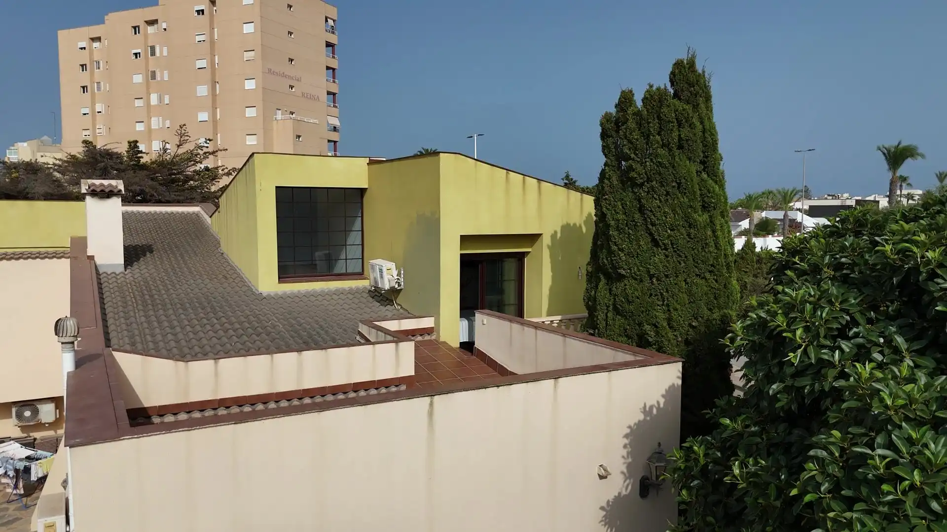 Vista exterior de Casa o xalet en venda en La Manga del Mar Menor amb Aire condicionat, Calefacció i Jardí privat