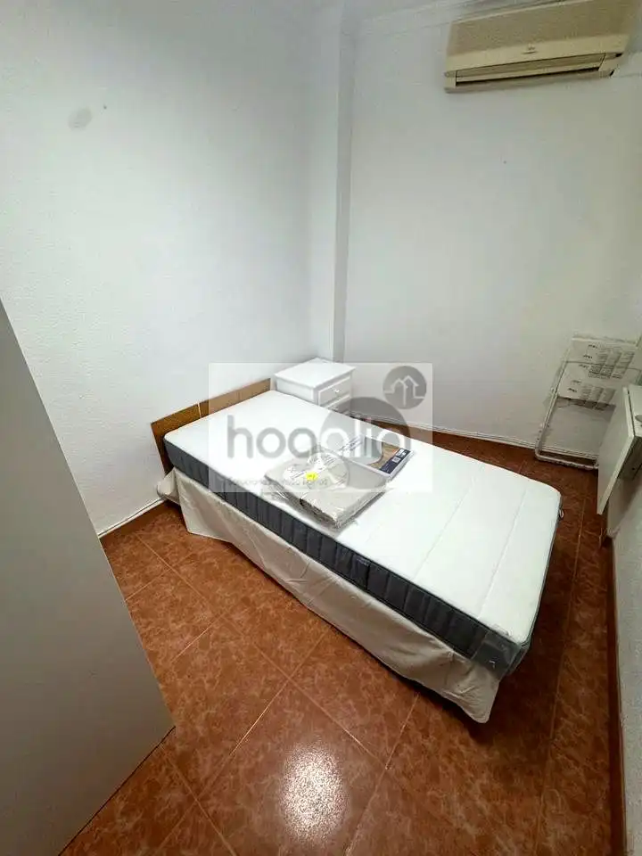 Schlafzimmer von Wohnung zur Miete in Sevilla mit Klimaanlage und Möbliert