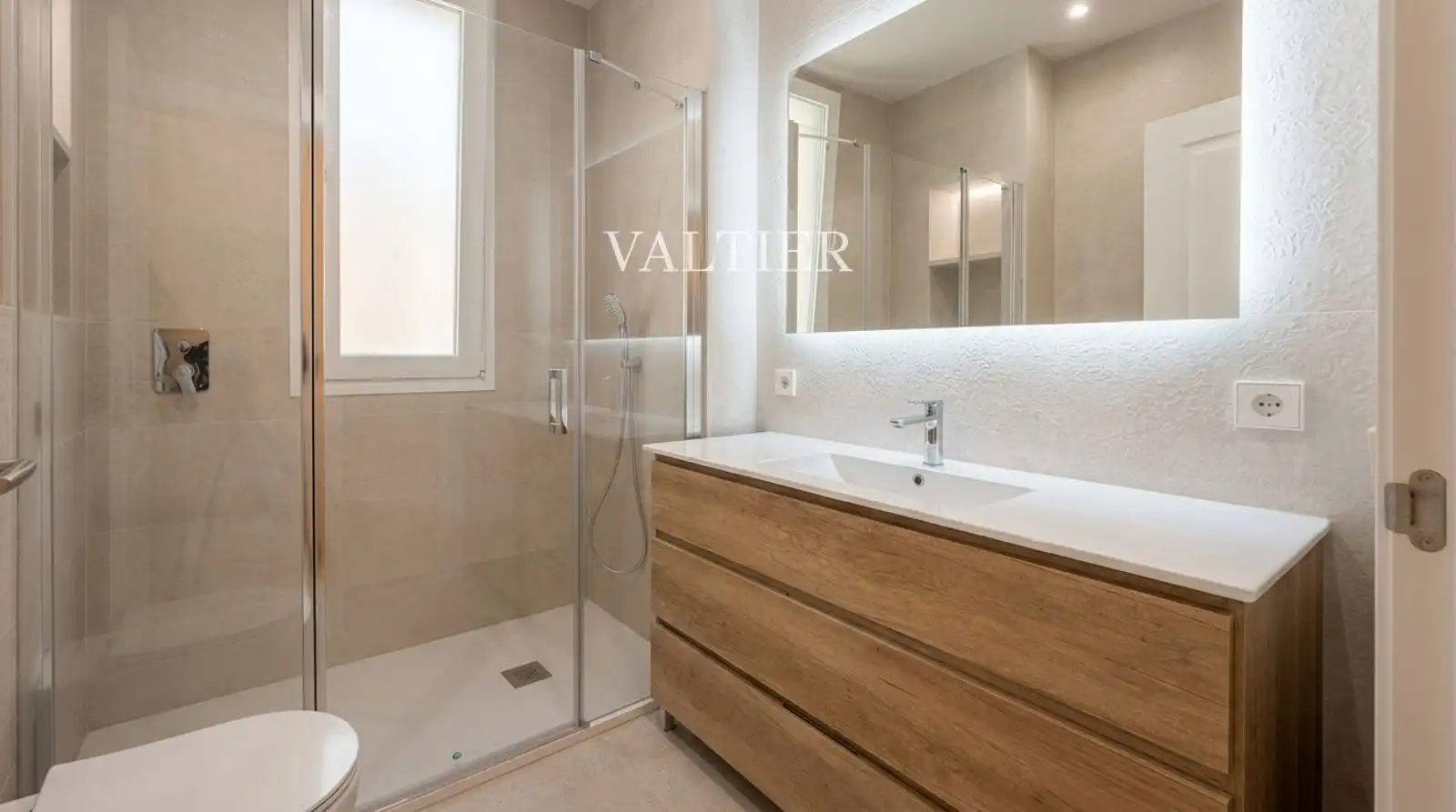 Baño de Piso de alquiler en Madrid con Aire acondicionado y Calefacción