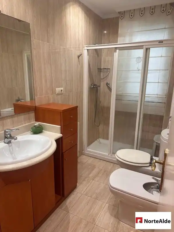 Baño de Piso en venta en Barakaldo  con Calefacción, Trastero y Balcón