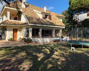 Jardí de Casa o xalet de lloguer en Castelldefels amb Terrassa i Piscina