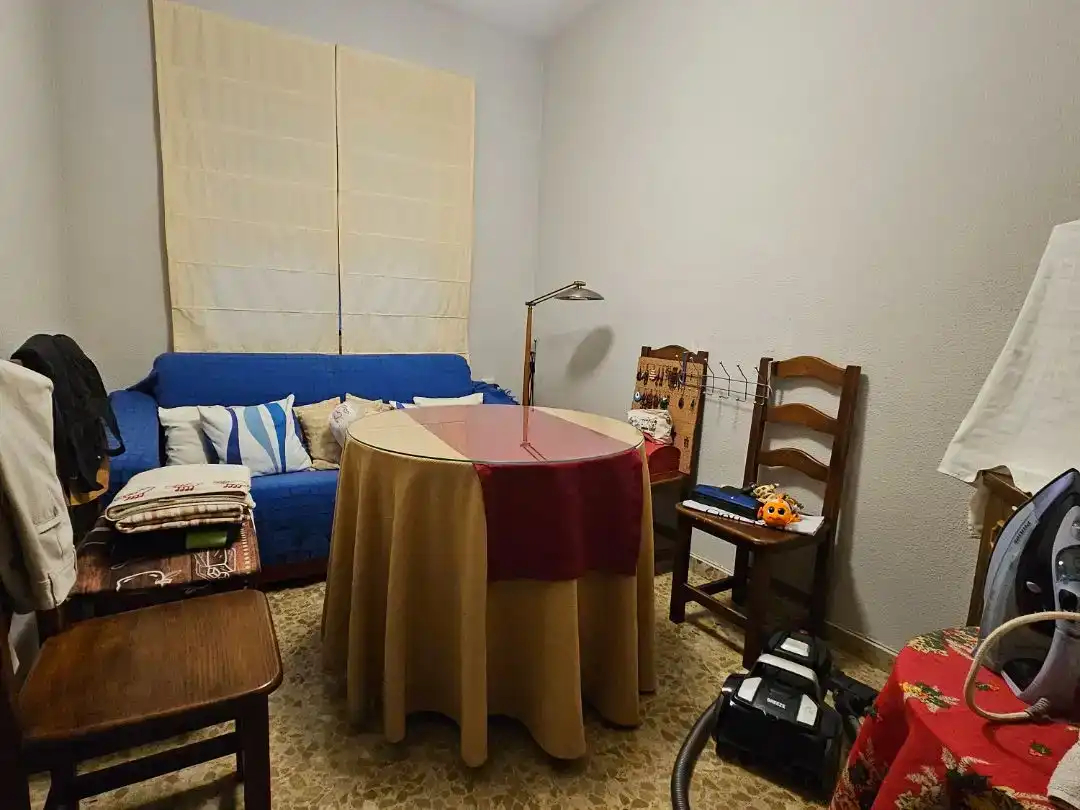 Sala d'estar de Pis en venda en Espartinas amb Aire condicionat, Jardí privat i Piscina