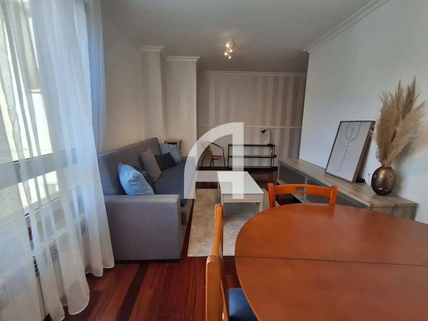 Wohnung zur Miete in R. de Rosalía de Castro, Centro - Areal