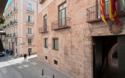 Außenansicht von Wohnung zum verkauf in  Valencia Capital mit Balkon