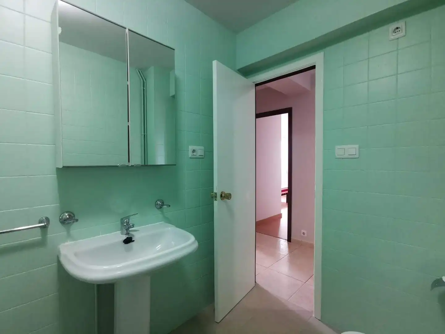 Baño de Piso de alquiler en A Coruña Capital  con Amueblado