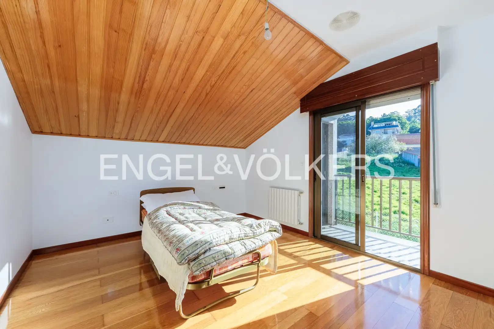 Sala de estar de Casa o chalet en venta en Vigo  con Calefacción, Jardín privado y Parquet