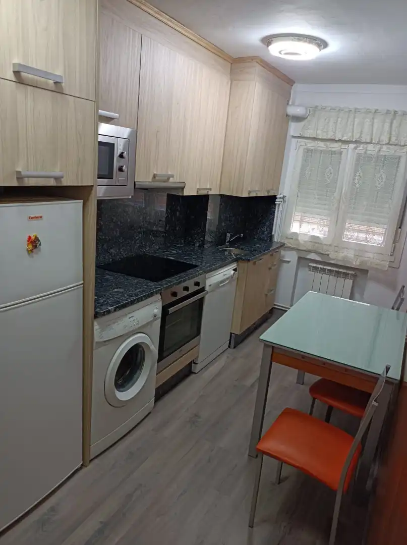 Kitchen of Flat for rent in Oviedo   with Heating, Furnished and Oven