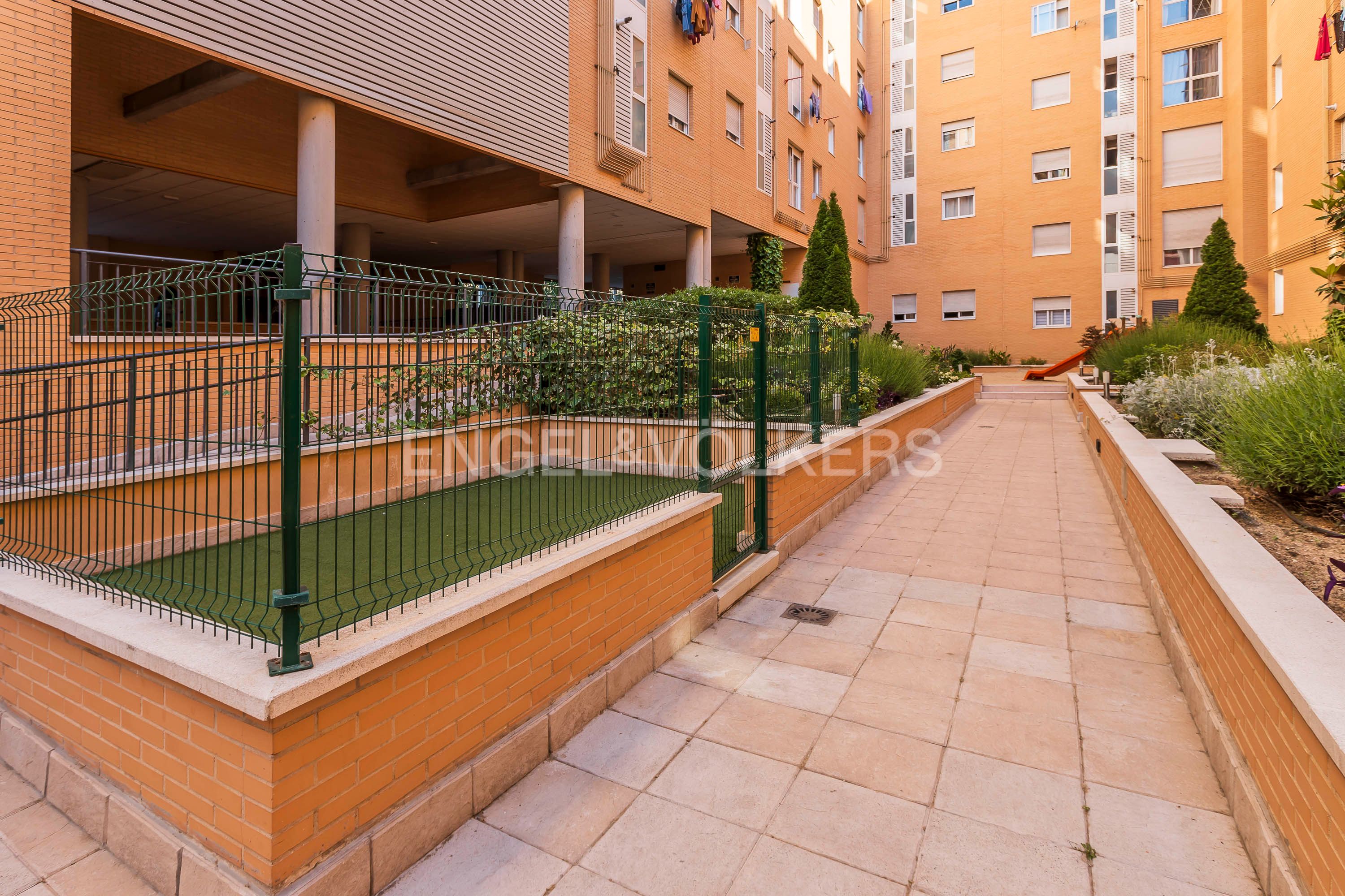 Vista exterior de Apartamento en venta en  Madrid Capital con Calefacción, Parquet y Trastero