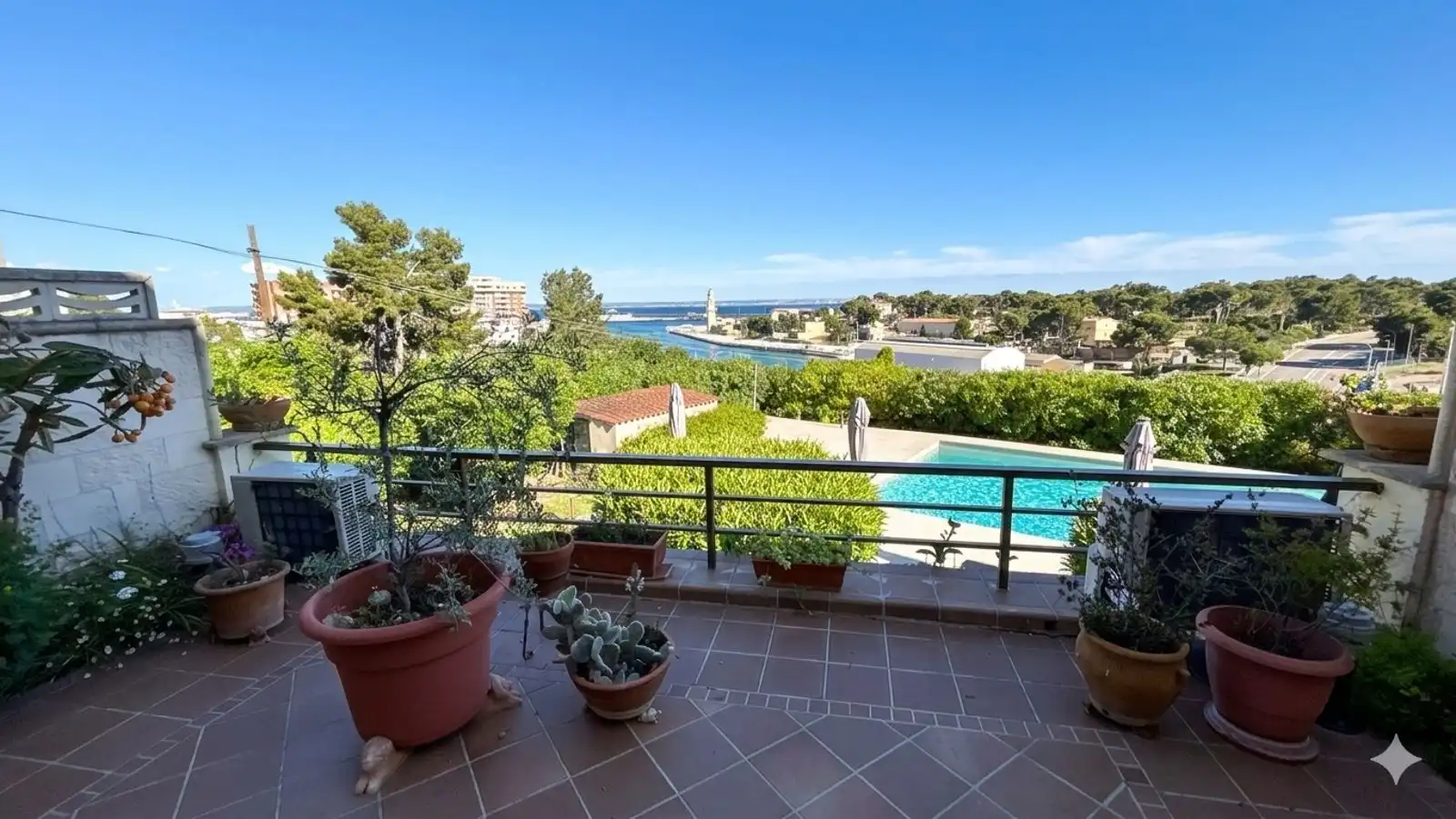 Terrasse von Einfamilien-Reihenhaus zum Verkauf in  Palma de Mallorca mit Klimaanlage, Heizung und Terrasse