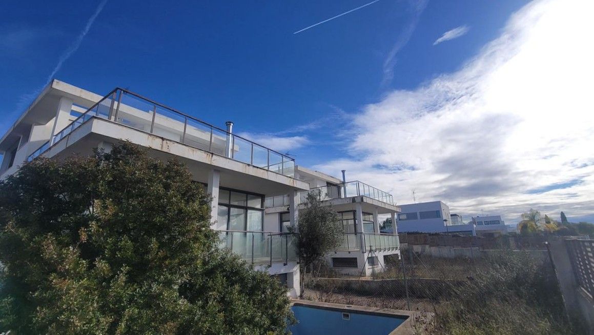 Exterior view of Single-family semi-detached for sale in Riba-roja de Túria  with Private garden and Swimming Pool