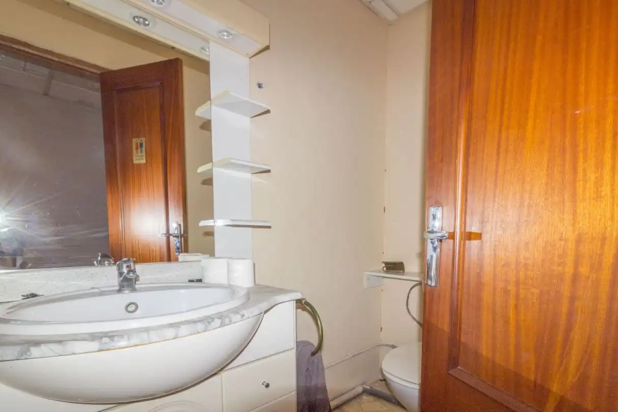 Bathroom of Commercial properties for sale in Yepes  with Air Conditioner