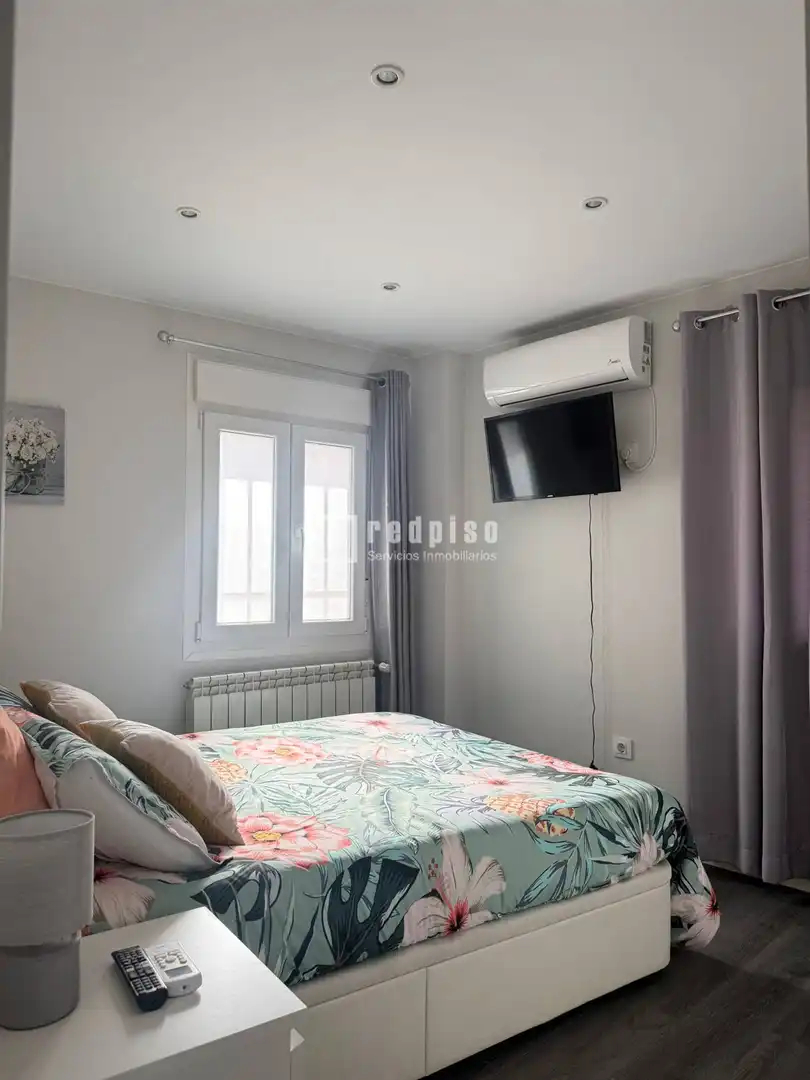 Bedroom of Flat for sale in Madrid  with Air Conditioner, Heating and Furnished