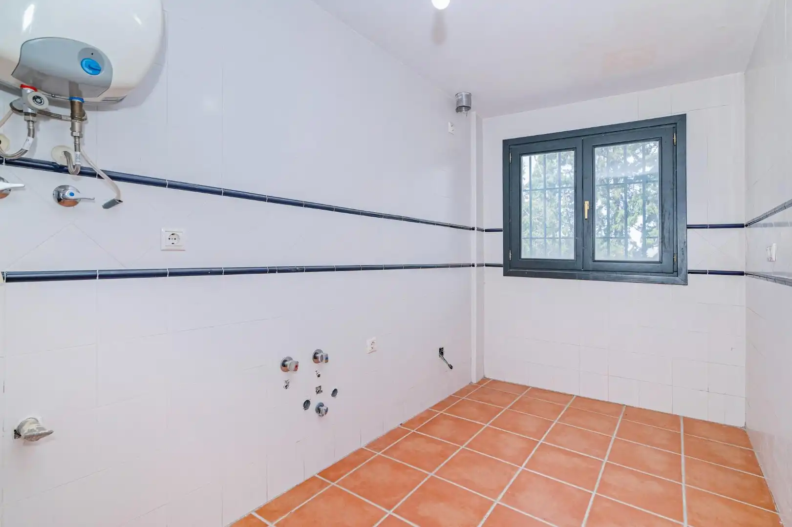Baño de Piso en venta en La Zubia con Calefacción y Balcón