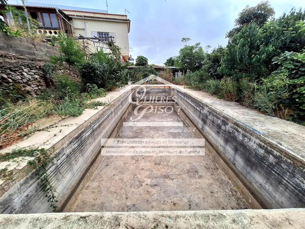 Houses for sale in Arucas  with Private garden and Swimming Pool