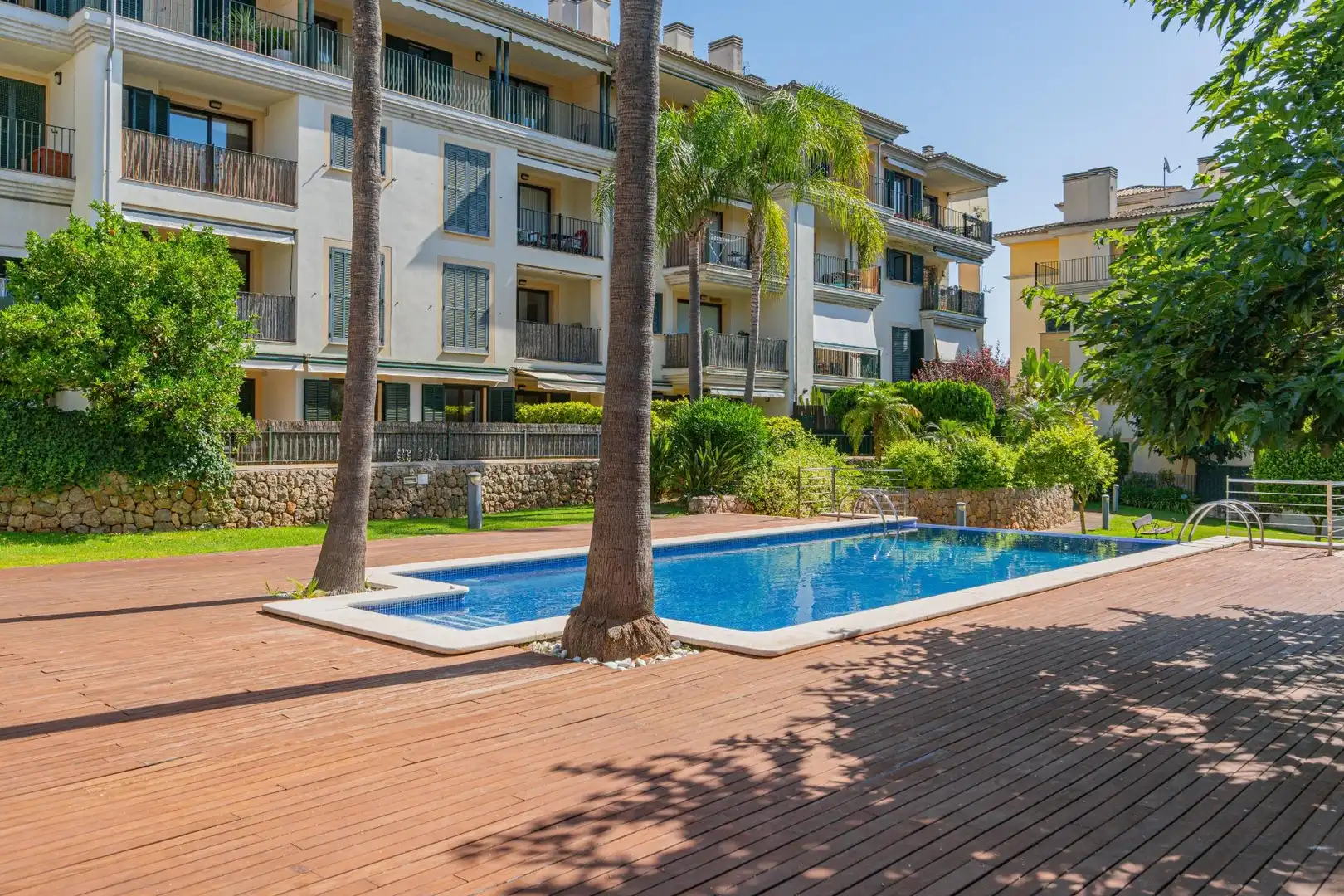Schwimmbecken von Erdgeschoss zum Verkauf in  Palma de Mallorca mit Klimaanlage, Heizung und Privatgarten